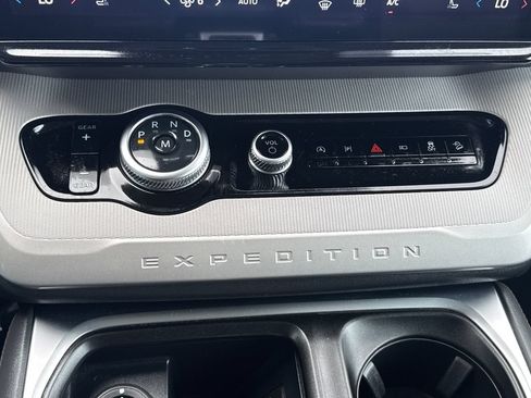 Used 2025 Ford Expedition Active AWD/4WD image 24