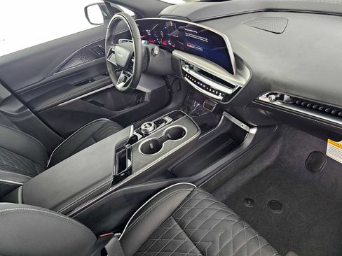 New 2026 Cadillac Lyriq V image 11