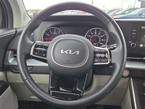 Used 2024 Kia Carnival LX image 20