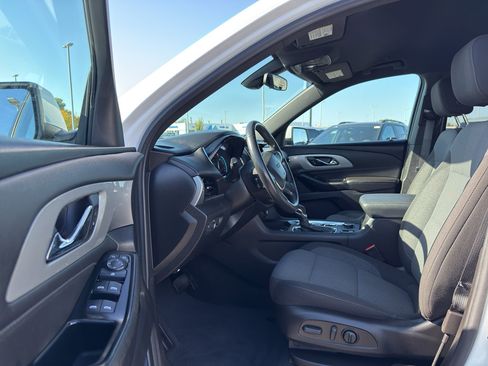 Used 2022 Chevrolet Traverse LT image 12