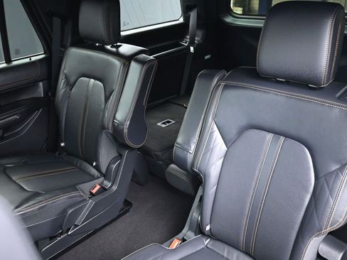 Used 2024 Ford Expedition Platinum image 23