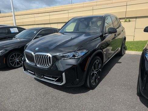 Certified 2026 BMW X5 xDrive40i w/ Premium Package AWD/4WD image 3