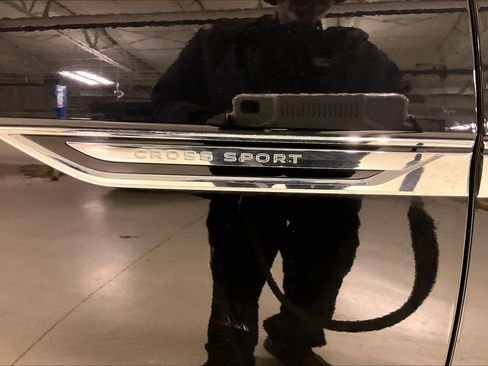 Used 2024 Volkswagen Atlas Cross Sport SEL R-Line image 9