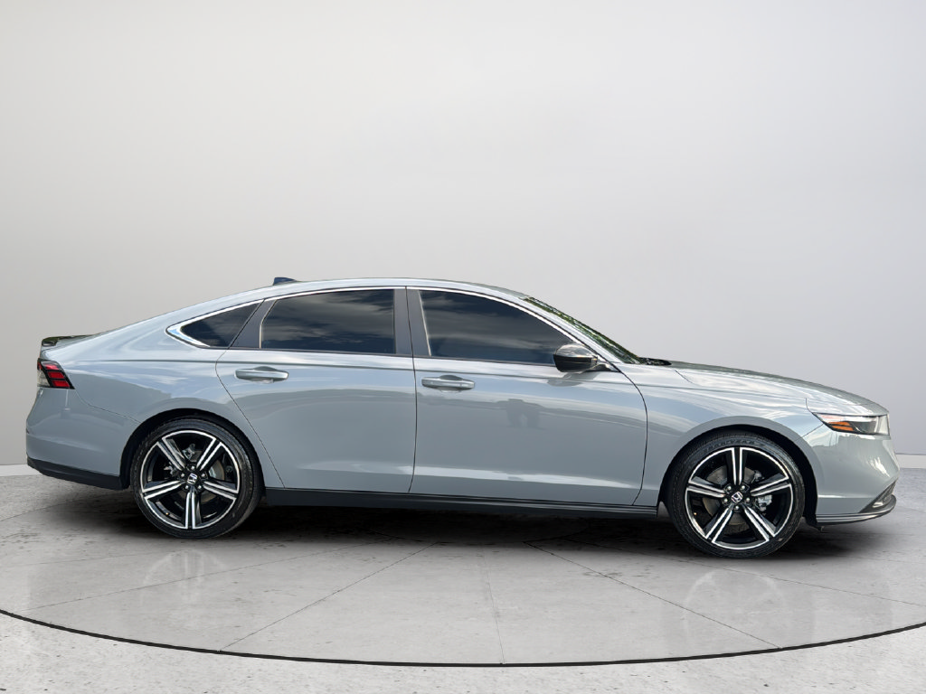 Used 2025 Honda Accord Sport image 9
