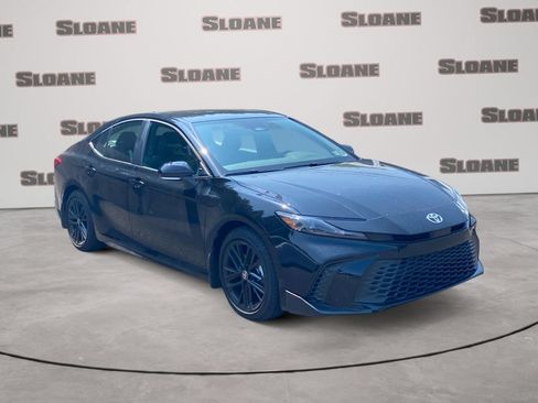 Used 2025 Toyota Camry SE w/ Convenience Package FWD image 2