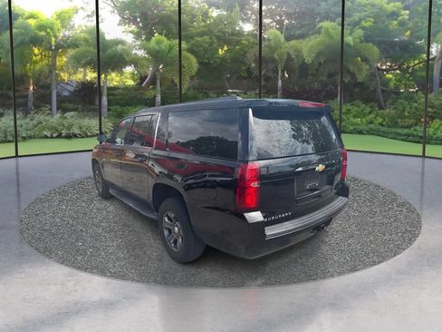 Used 2017 Chevrolet Suburban LS RWD image 7