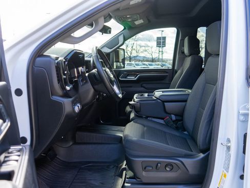 Used 2025 GMC Sierra 3500 SLE image 11