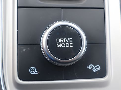 Used 2023 Ford Explorer XLT w/ Equipment Group 202A AWD/4WD image 17