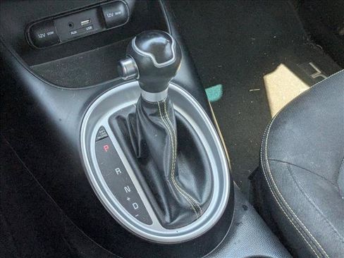 Used 2015 Kia Soul + FWD image 12