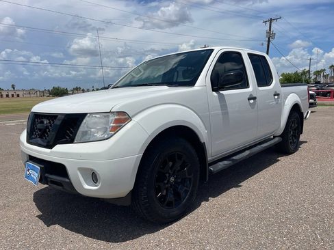 Certified 2020 Nissan Frontier SV w/ Midnight Edition Floor Mats RWD image 3