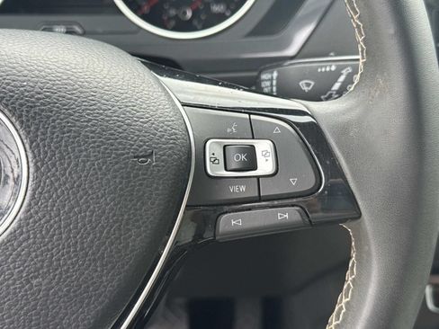 Used 2021 Volkswagen Tiguan SE w/ Panoramic Sunroof Package FWD image 23