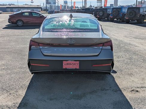 Used 2024 Hyundai Elantra SEL image 4
