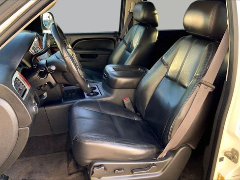 Used 2011 Chevrolet Avalanche LT w/ Texas Edition RWD image 4