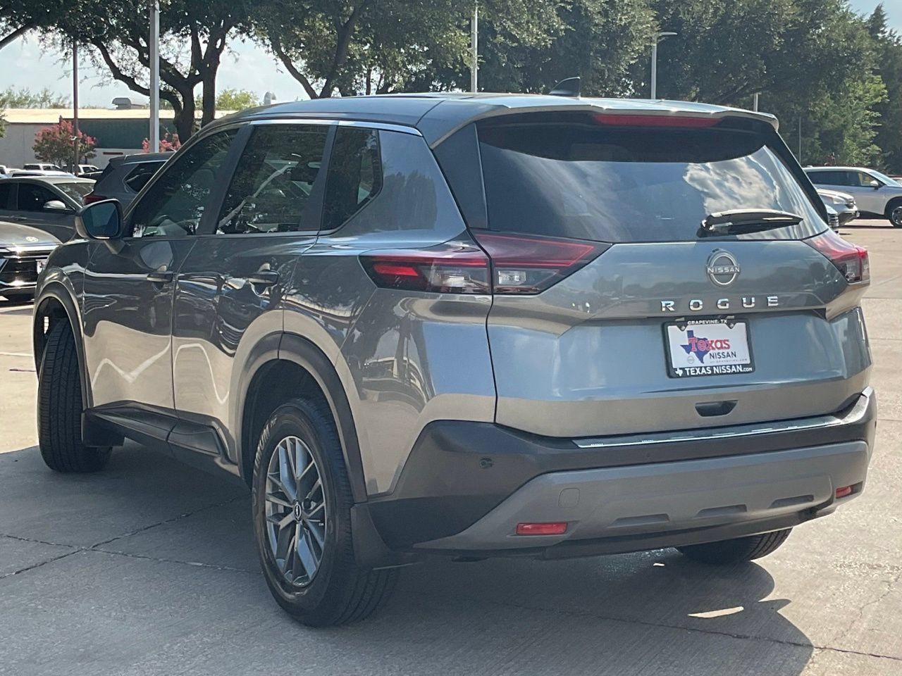 Used 2023 Nissan Rogue S FWD image 6