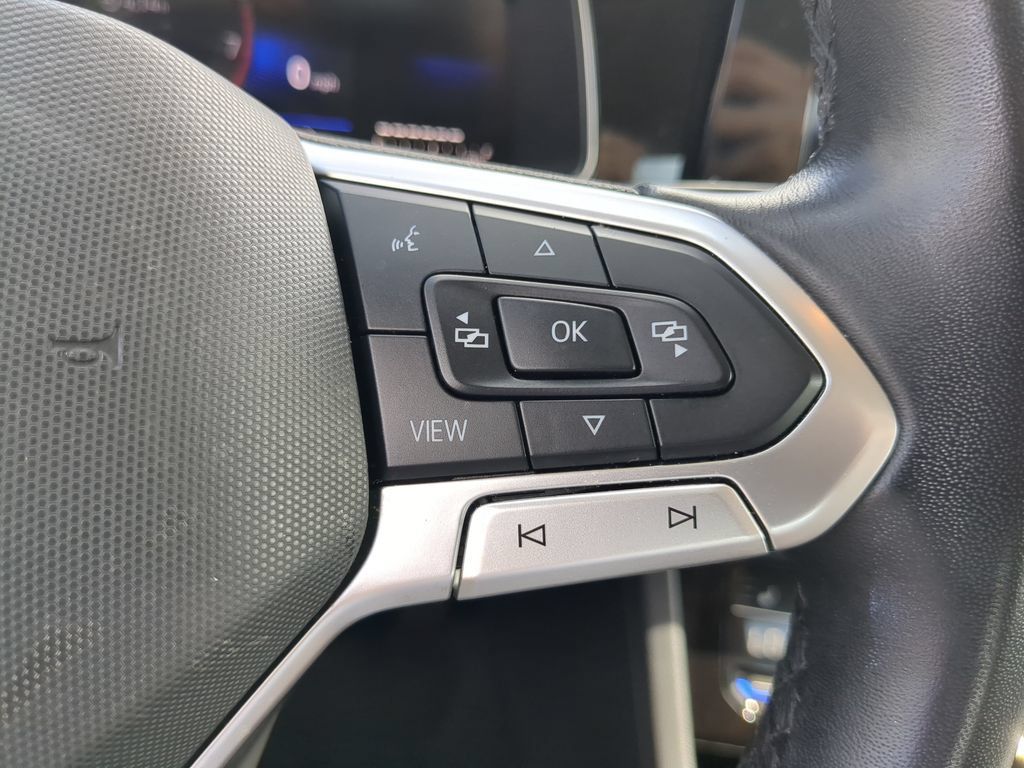 Used 2025 Volkswagen Jetta SE FWD image 27