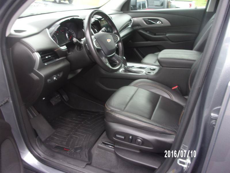Used 2020 Chevrolet Traverse LT w/ LPO, Black Accent Package AWD/4WD image 7