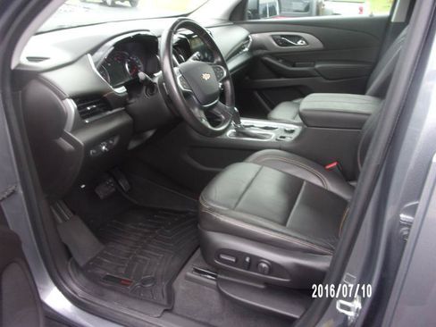 Used 2020 Chevrolet Traverse LT w/ LPO, Black Accent Package AWD/4WD image 7