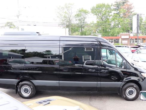 Used 2025 Mercedes-Benz Sprinter 2500 image 6
