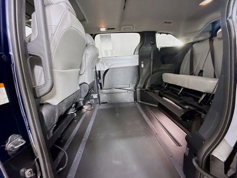 Used 2026 Toyota Sienna XLE FWD image 9
