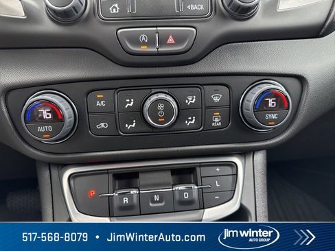 Certified 2024 GMC Terrain SLT image 33