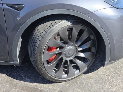 Used 2022 Tesla Model Y Performance AWD/4WD image 23