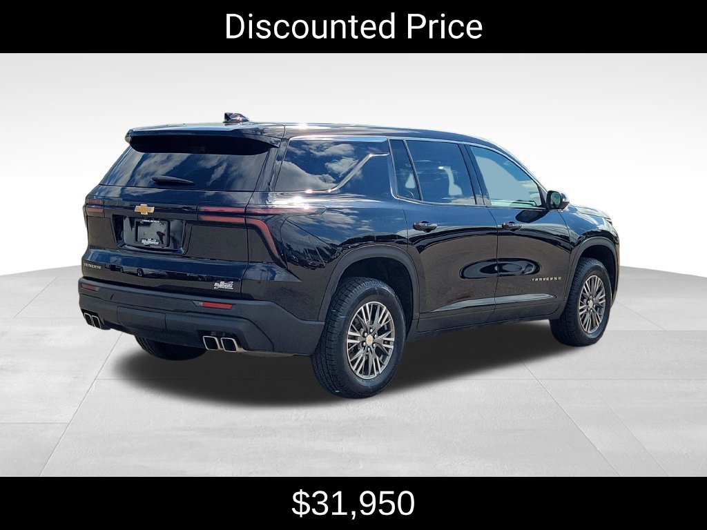 Used 2024 Chevrolet Traverse LS FWD image 3