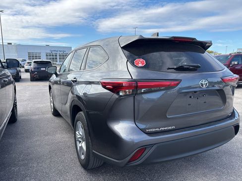 Used 2023 Toyota Highlander LE image 8