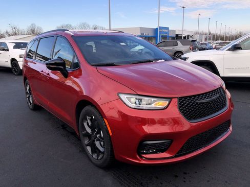 New 2026 Chrysler Pacifica Select image 15