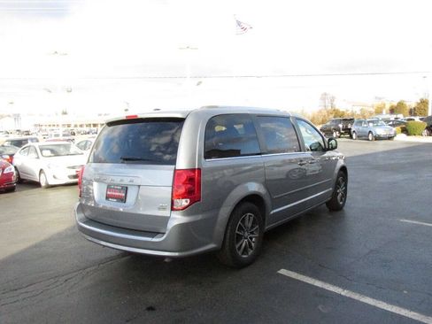 Used 2017 Dodge Grand Caravan SXT FWD image 7