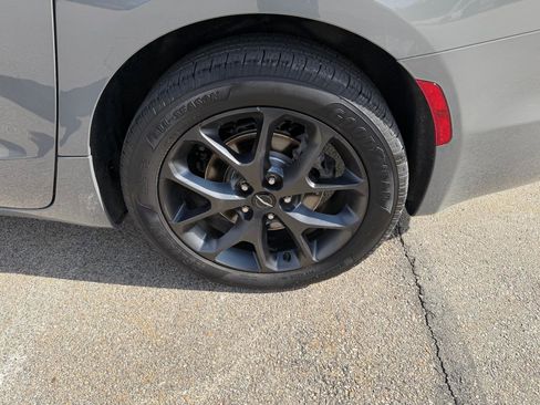 Used 2022 Chrysler Pacifica Touring-L w/ S Appearance Package image 15