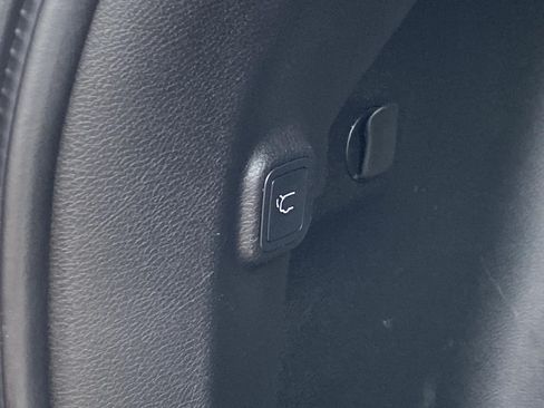 Used 2019 Jeep Cherokee High Altitude FWD image 17