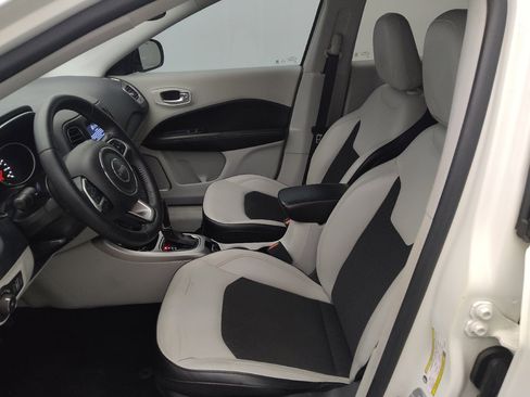Used 2019 Jeep Compass Latitude w/ Popular Equipment Group FWD image 17