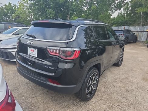 Used 2025 Jeep Compass Limited AWD/4WD image 9