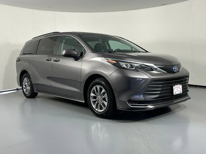 Used 2024 Toyota Sienna LE w/ LE Plus Package