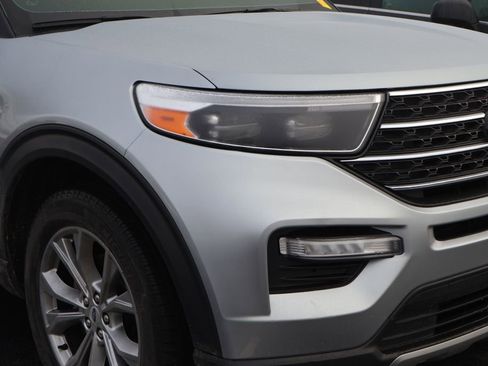 Used 2022 Ford Explorer XLT w/ Equipment Group 202A image 4