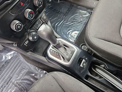 Used 2019 Jeep Renegade Sport w/ Sport Appearance Group image 18