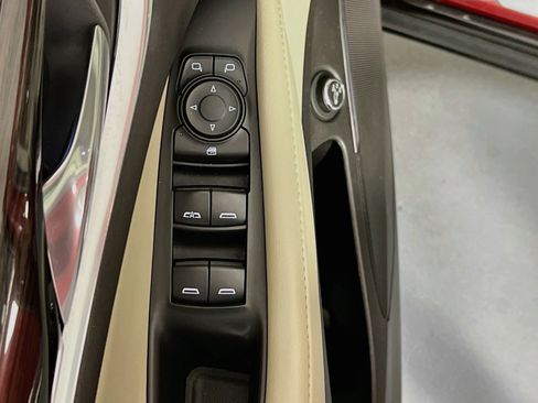 Used 2021 Buick Enclave Essence AWD/4WD image 17