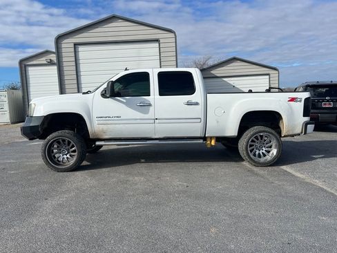Used 2014 GMC Sierra 2500 Denali w/ Suspension Package, Off-Road image 8