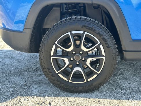 Used 2025 Jeep Compass Trailhawk w/ Trailhawk Elite Group image 17