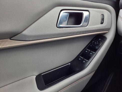 Used 2025 Ford Explorer Active w/ Active Comfort Package image 22