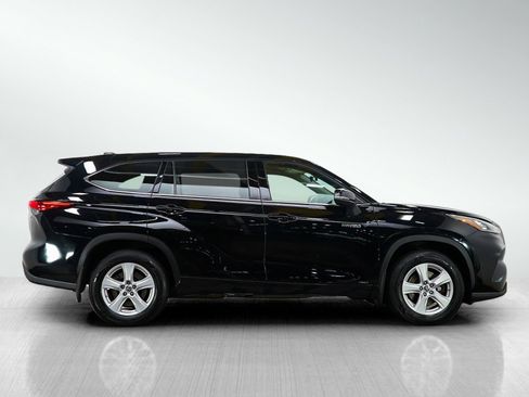 Used 2020 Toyota Highlander LE image 6