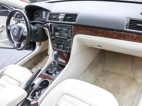 Used 2013 Volkswagen Passat TDI SEL Premium image 16