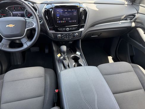Used 2023 Chevrolet Traverse LT FWD image 18
