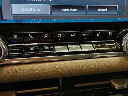 Used 2024 GMC Canyon Denali AWD/4WD image 16