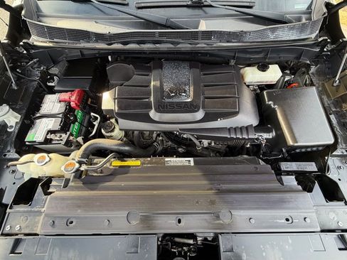 Used 2021 Nissan Titan Platinum Reserve w/ Moonroof Package image 18