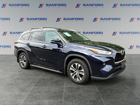 Used 2020 Toyota Highlander XLE FWD image 7
