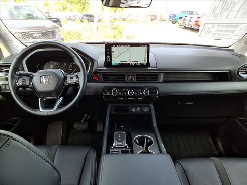 Used 2023 Honda Pilot Touring image 17