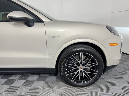 Used 2026 Porsche Cayenne E-Hybrid image 12
