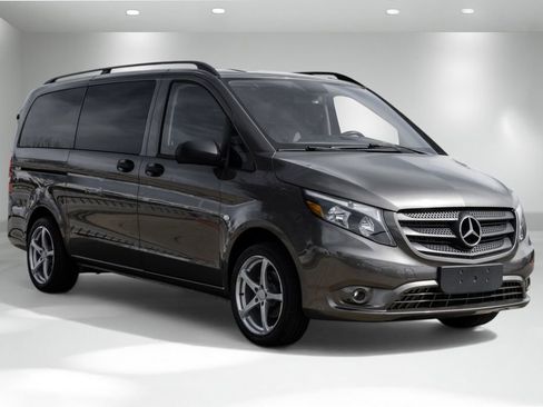 Used 2017 Mercedes-Benz Metris Passenger w/ Driver Efficiency Package image 5