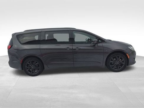 Used 2018 Chrysler Pacifica Touring Plus w/ S Appearance Package image 8